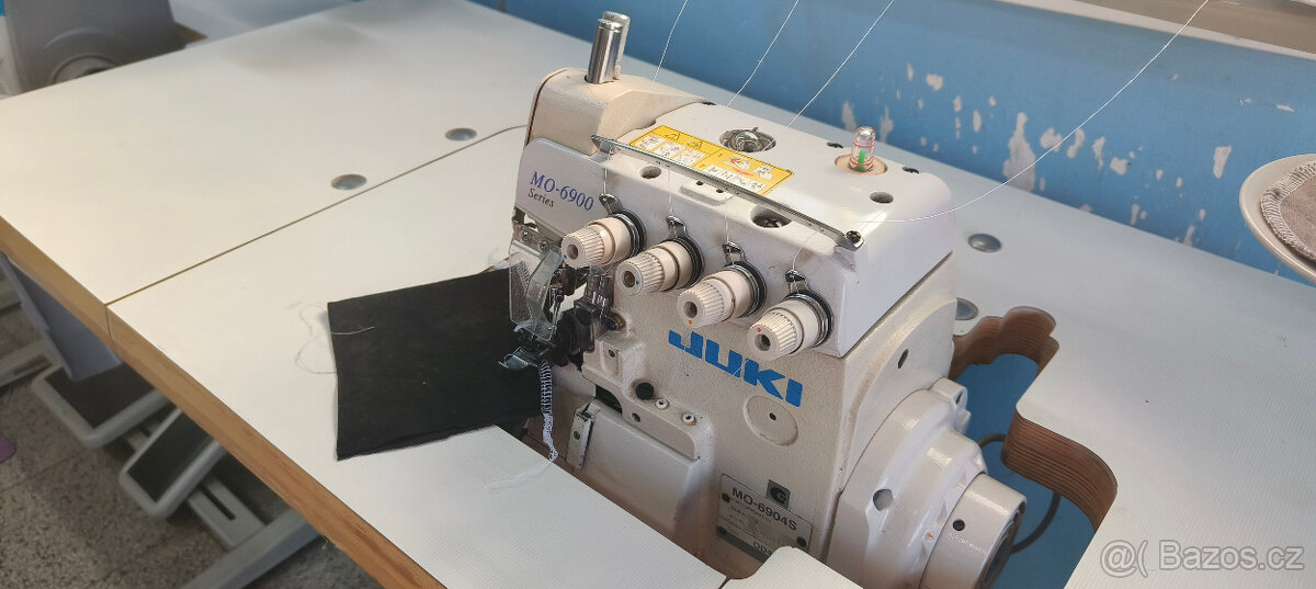Průmyslový 4 nitný overlock Juki MO-serie 6900 - 3