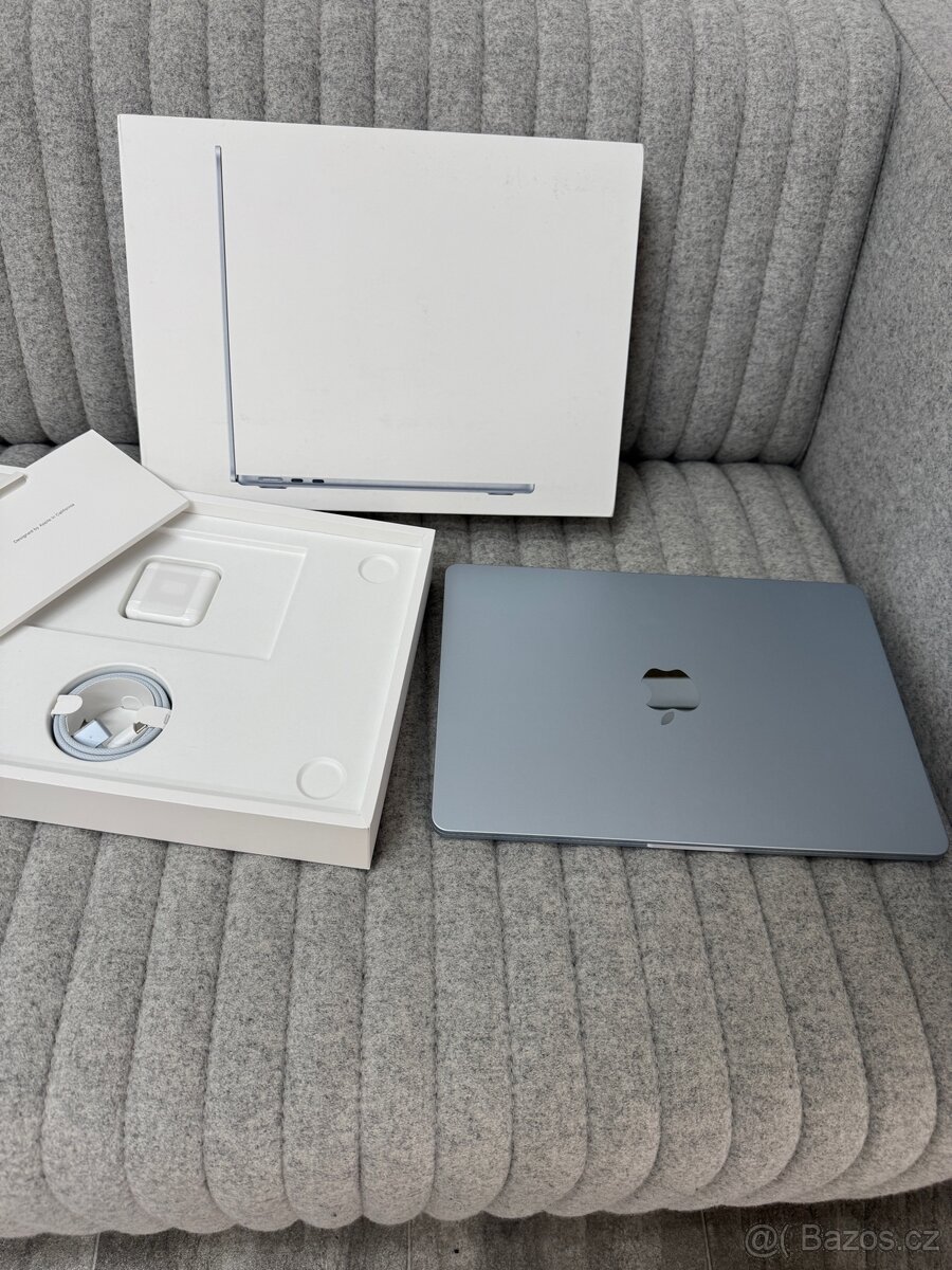 MacBook Air M4 16/512 Sky Blue Zánovní - 3