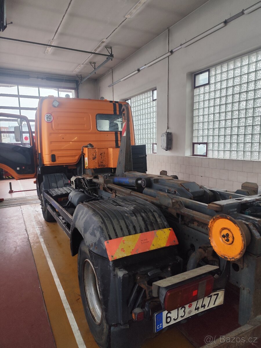 Nosič kontejneru - Mercedes - 3