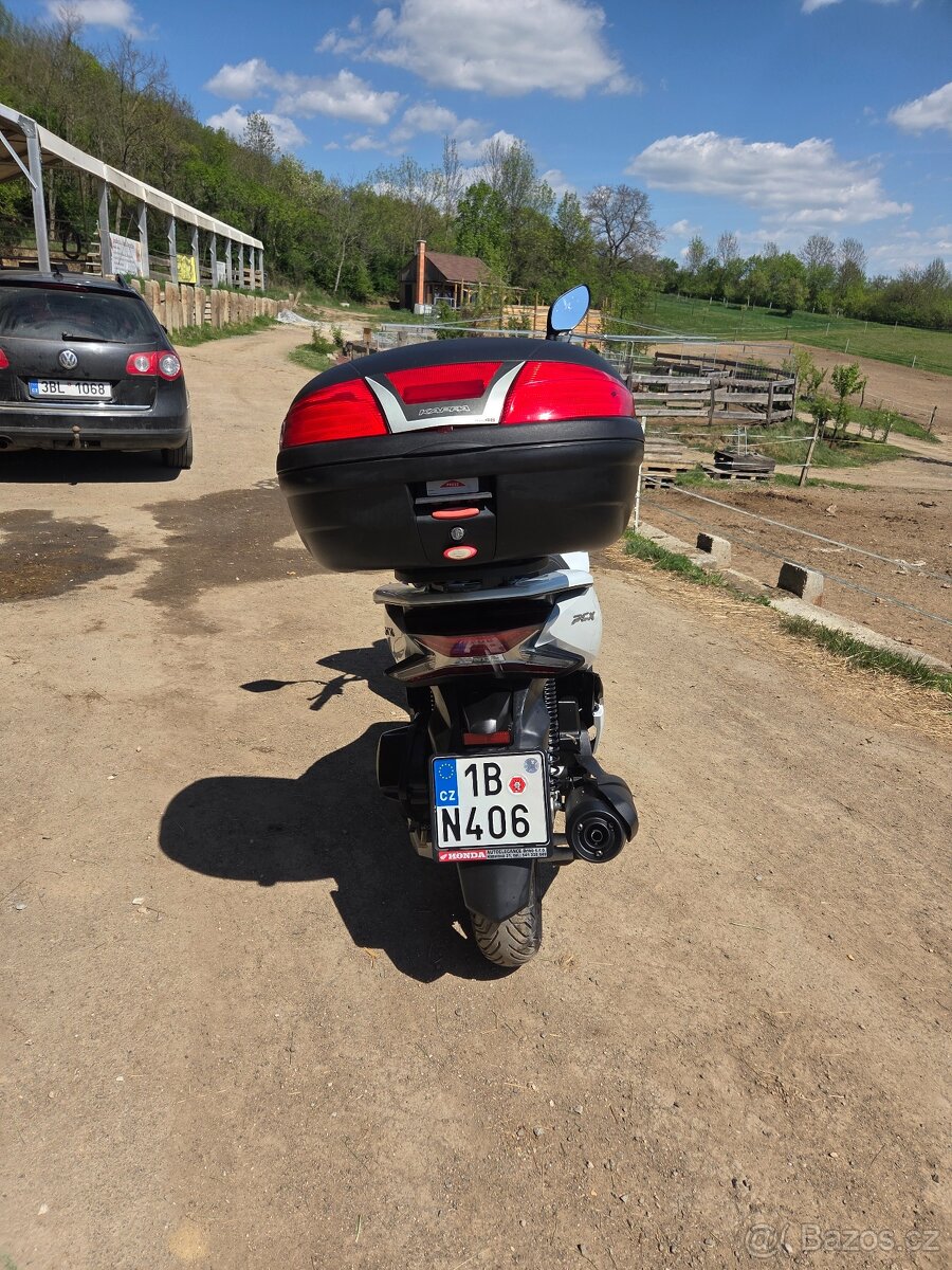 2020 Honda PCX 125 - 4 670 km - Náhled 3