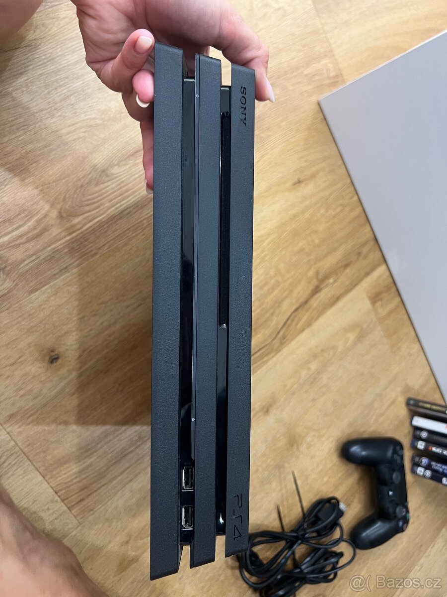 🎮 Prodám Playstation 4 PRO 1TB vč. Her - 3