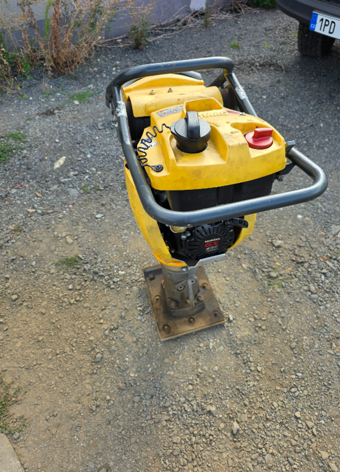 VIBRAČNÍ PĚCH BOMAG BT65 - 3