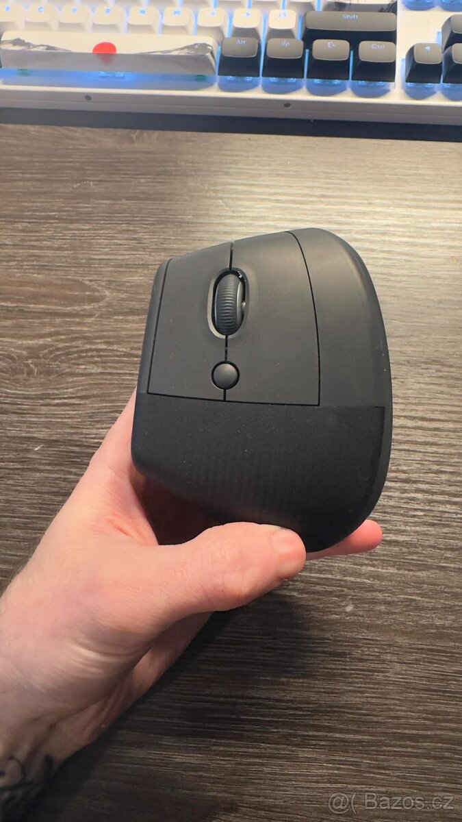 Logitech Lift Vertical Ergonomic Mouse Graphite - 3