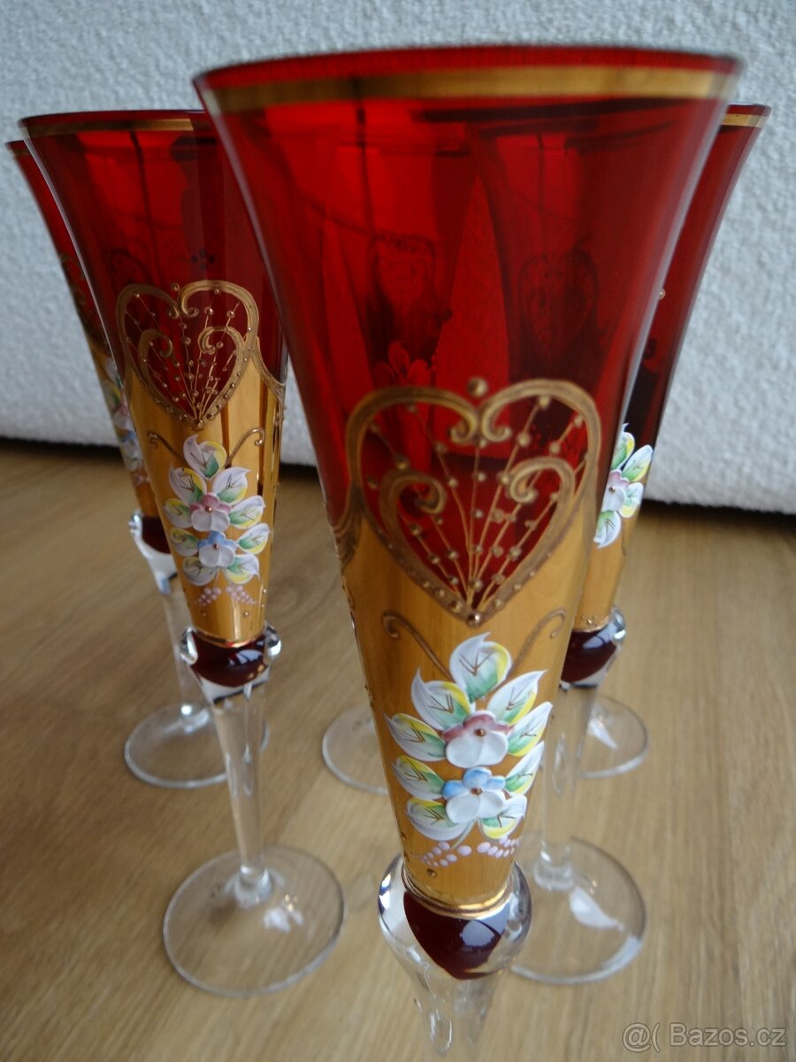 Luxusní červené číše se zlacením a květy - 3