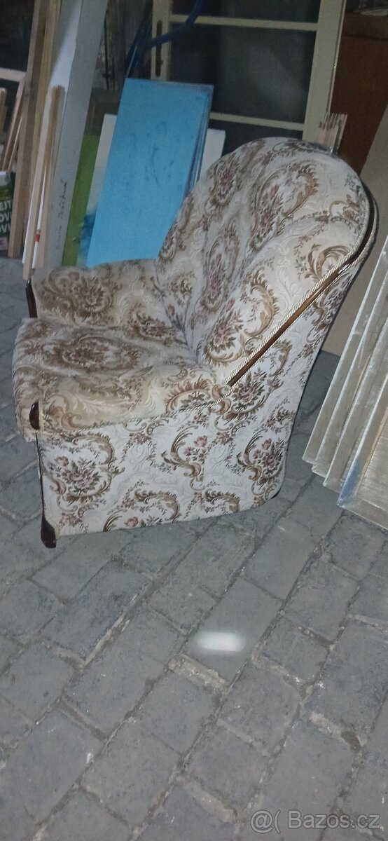 Křeslo se stolkem a podnožkou - 3