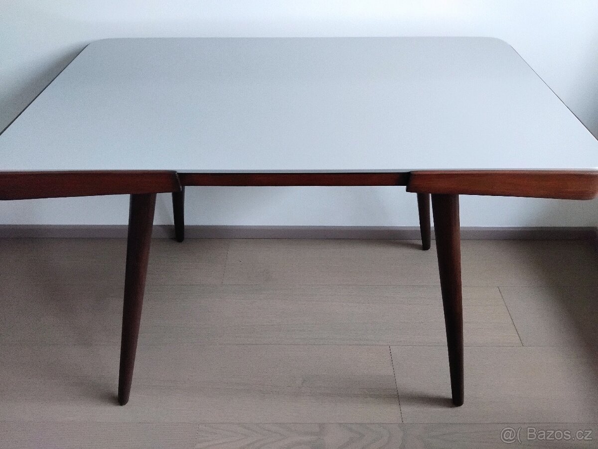 Konferenční stolek Jiroutek - 3