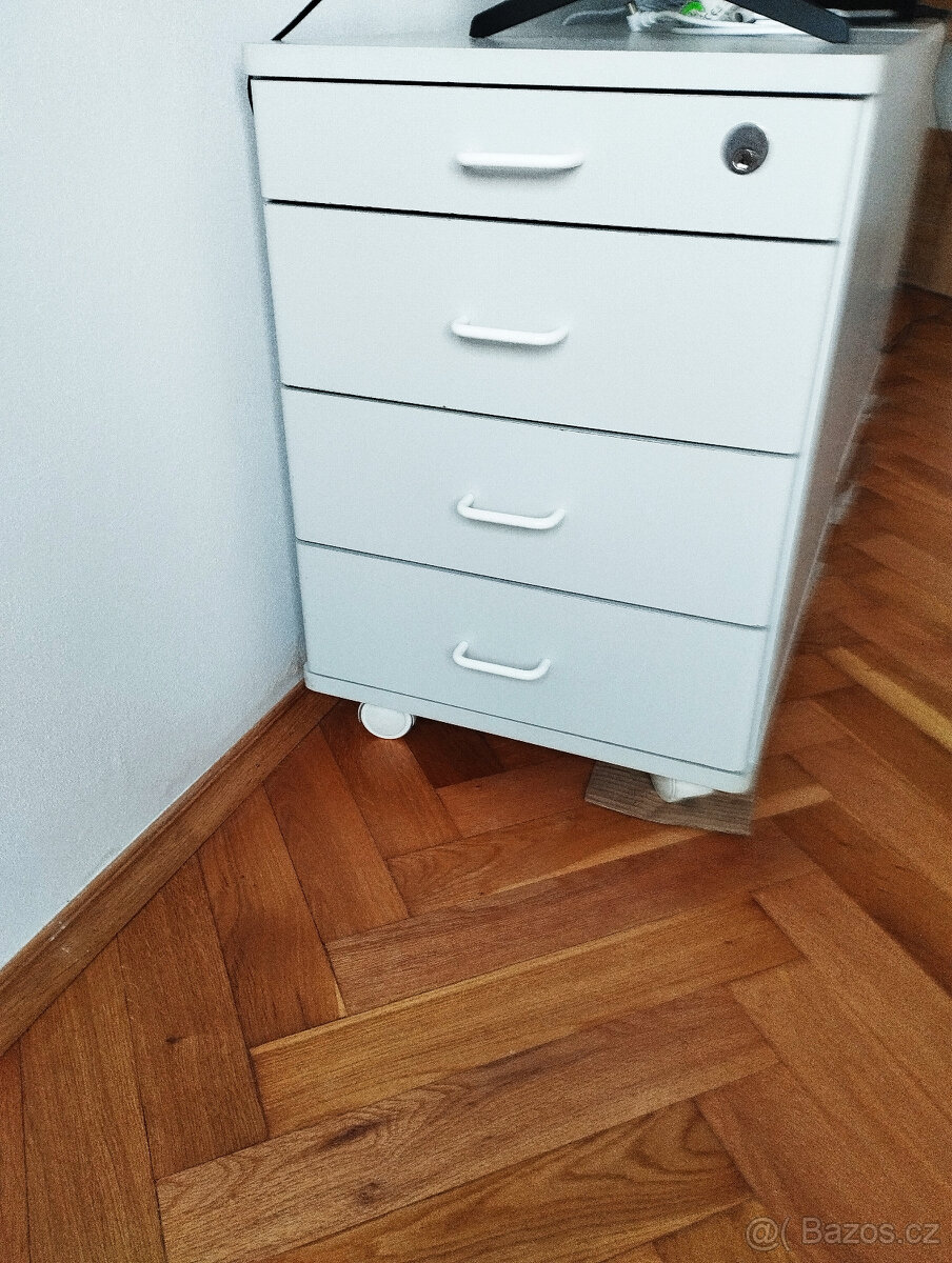Psací stůl a šuplíky - 3