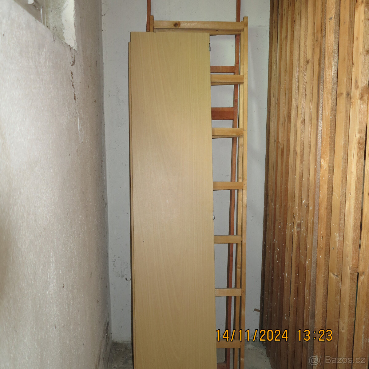 Rozebranou panelákovou vestavnou skřín - 3