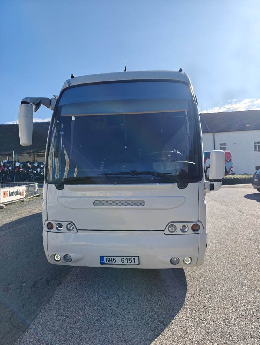 Obytný autobus (speciál na přepravu závodního vozu) - 3