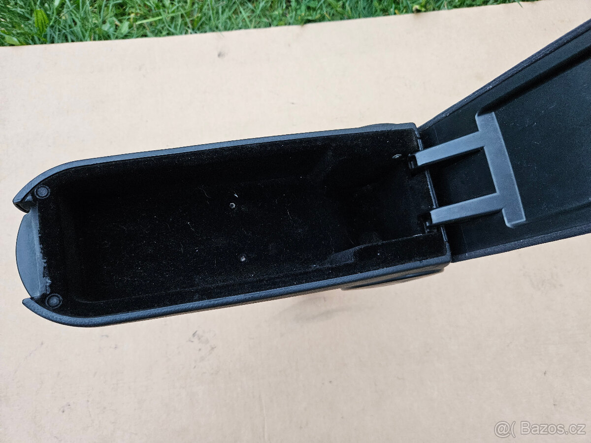 VW Golf IV. loketní opěrka originál Octavia 1 - 3