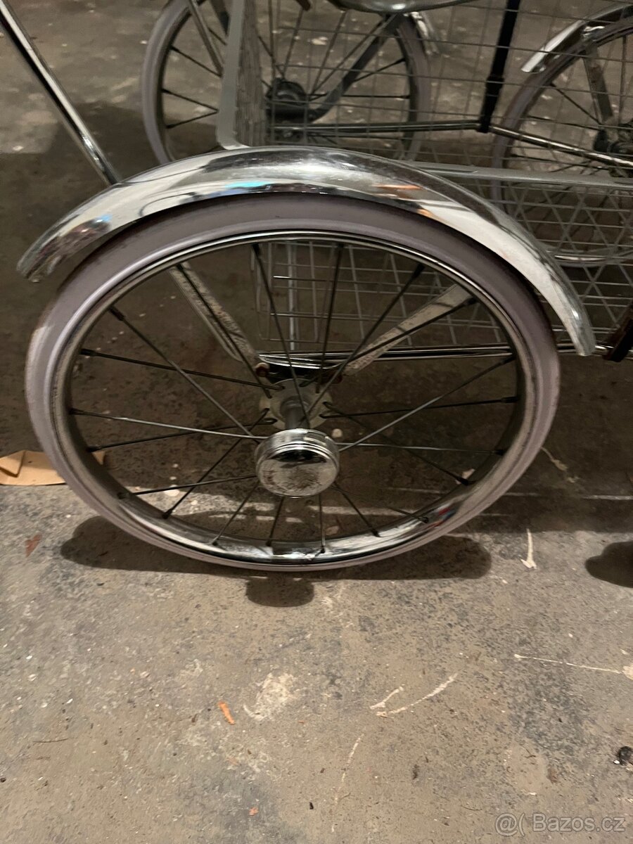 Krásný retro kočárek - 3