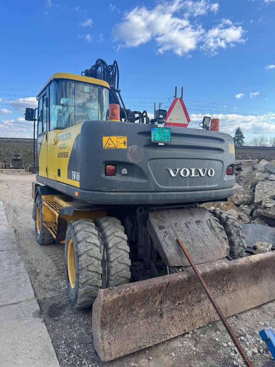 kolovy bagr volvo - 3