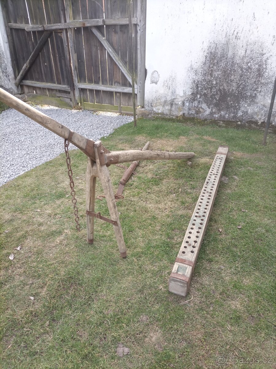 Starý ruční pákový zvedák pokácených stromů - 3