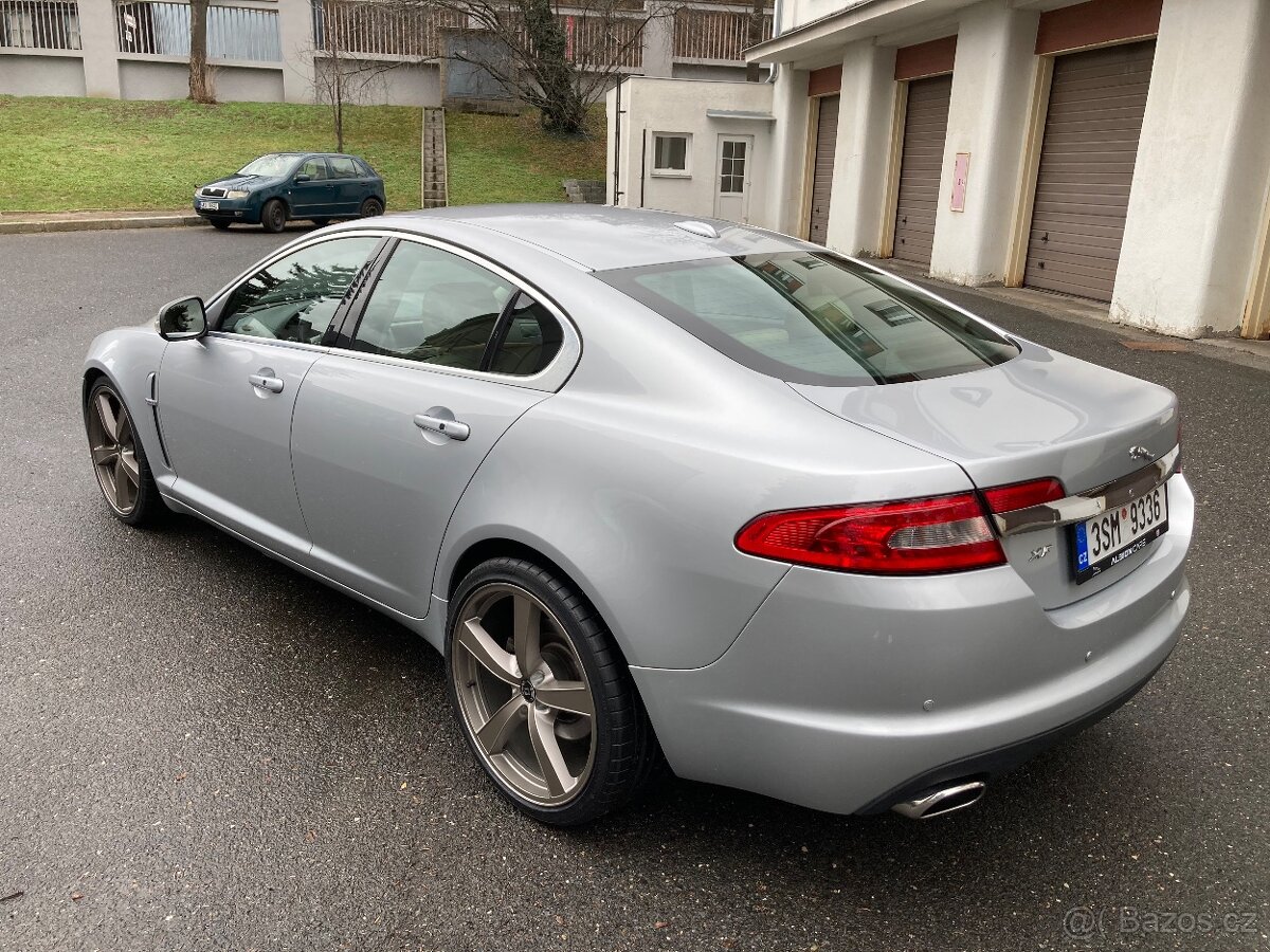 Jaguar XF 2.7D V6 152kW Xenon Navi Alu 21" - 3