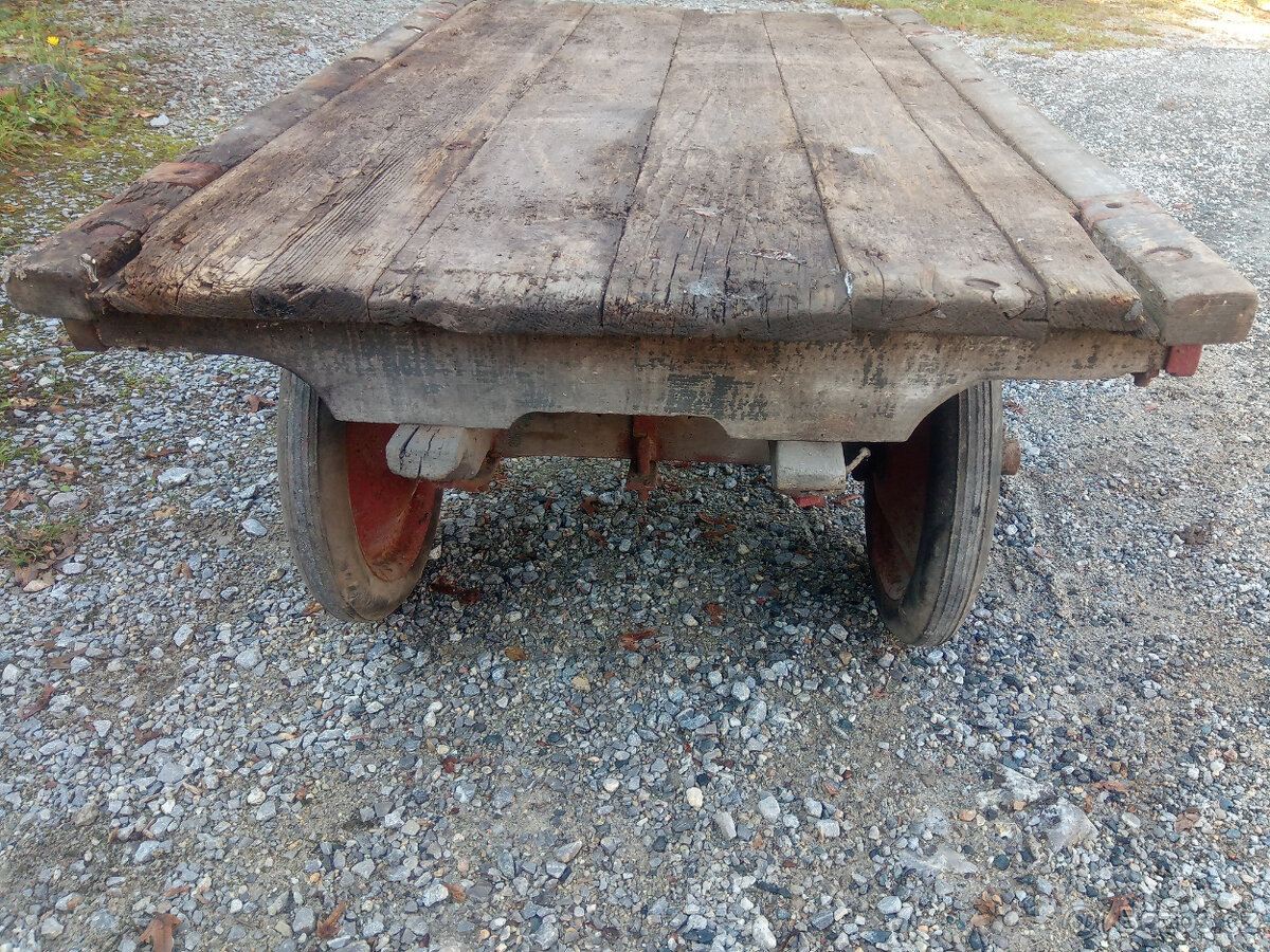 Starý dřevěný malý vozík - kárka. - 3