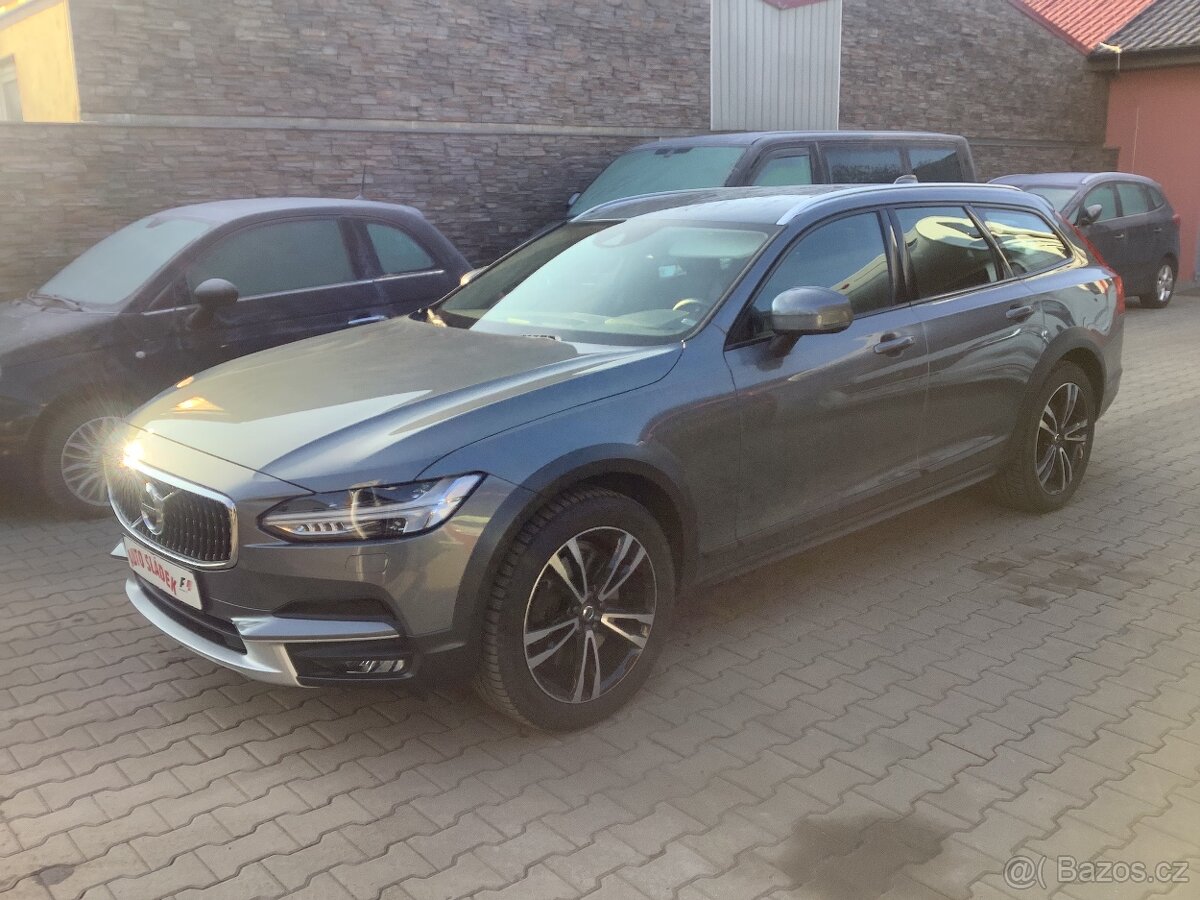 Volvo V90 Cross Country - 3