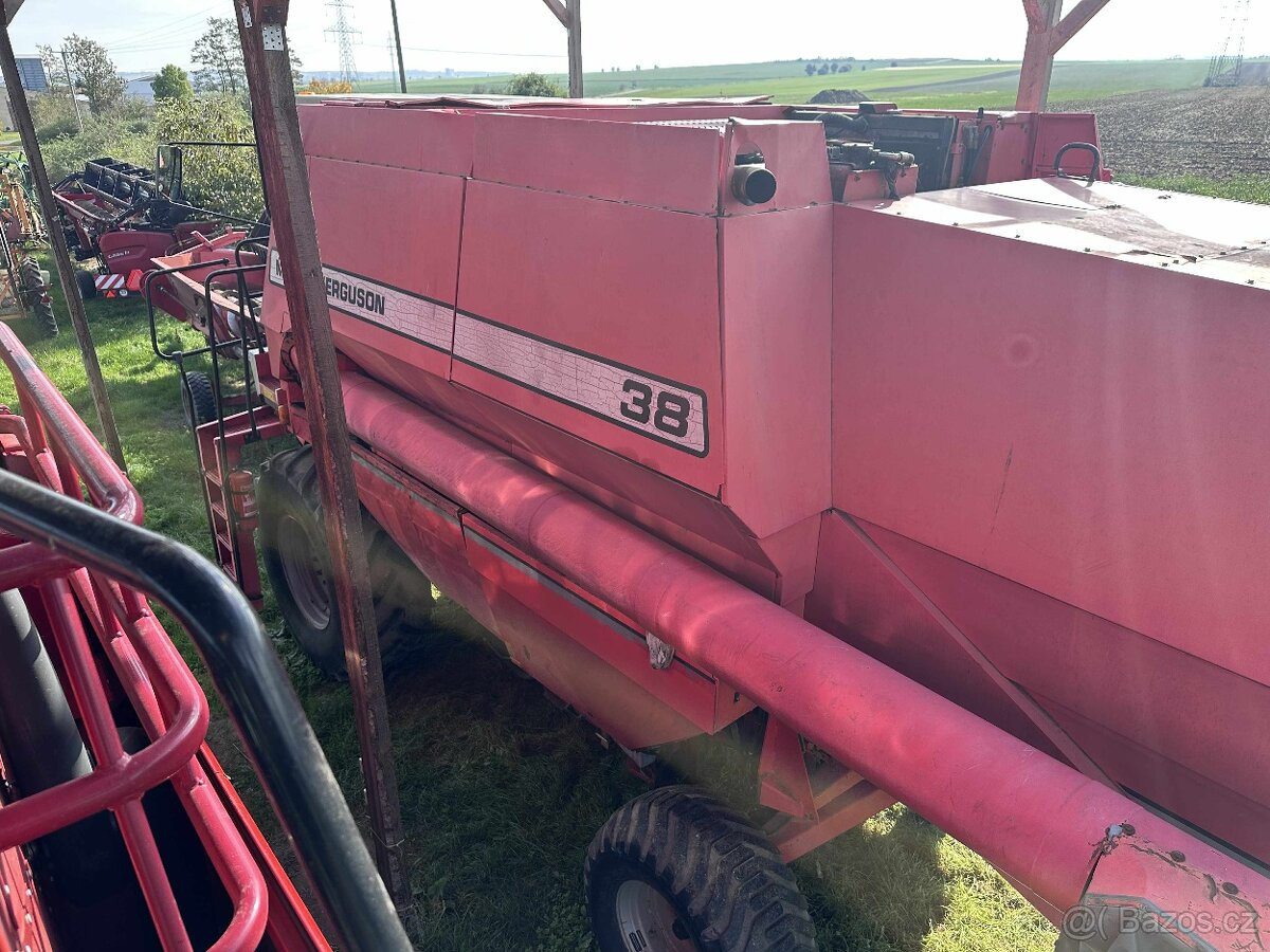 Kombajn Massey Ferguson MF38 - 3