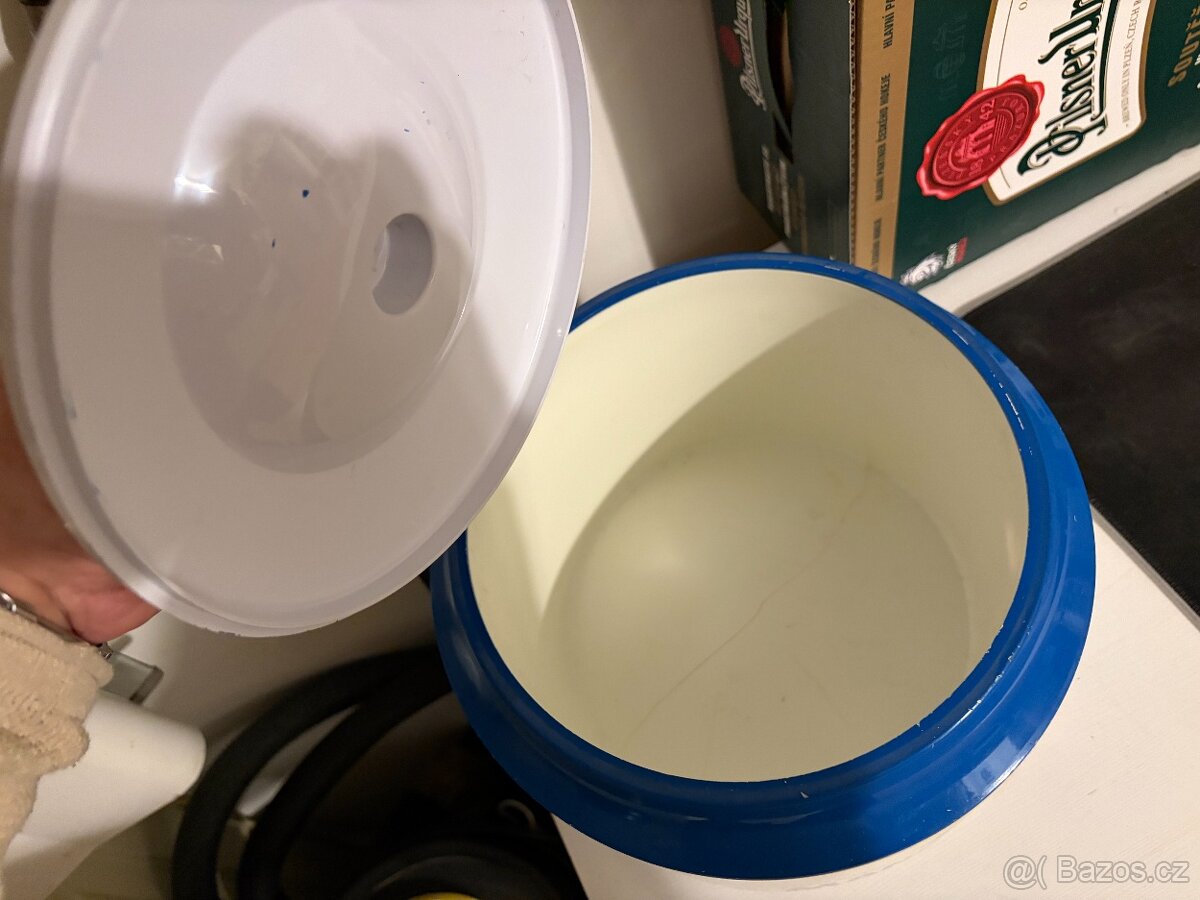 Ledák , nádoba na led. Praha 6. - 3