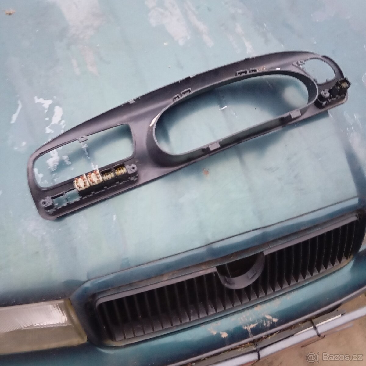 Škoda Felicia plast kolem budíku - 3