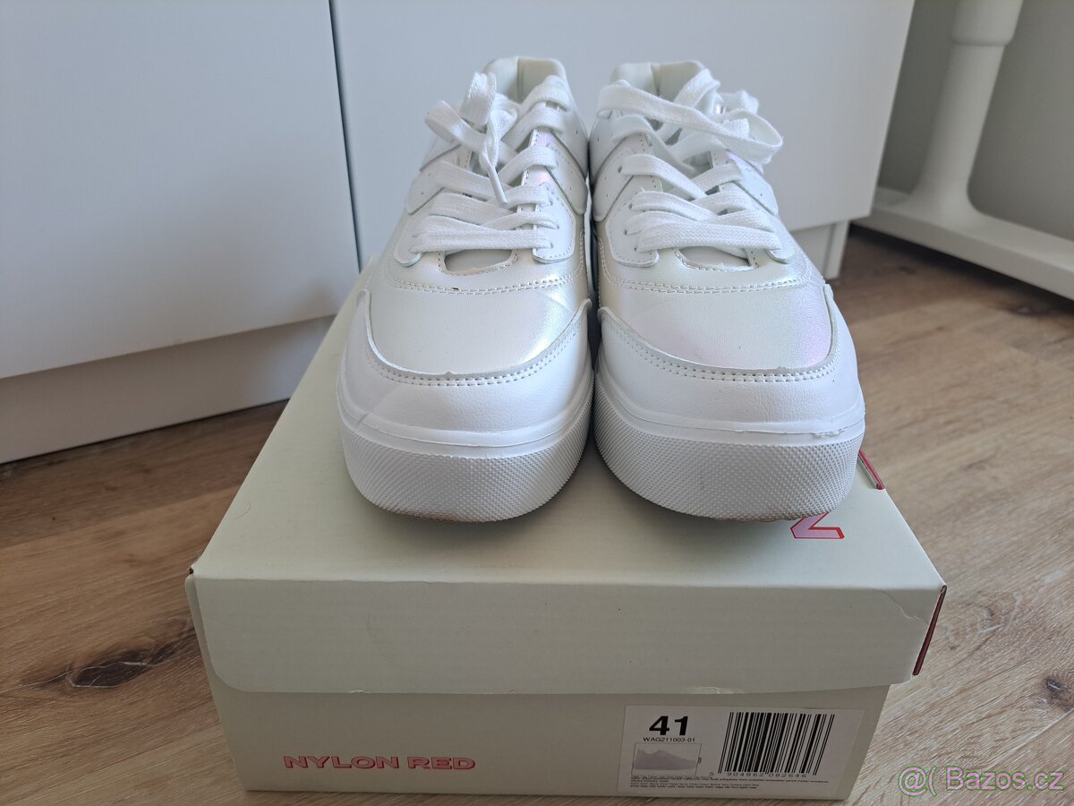 Bílé tenisky s efektem - 3