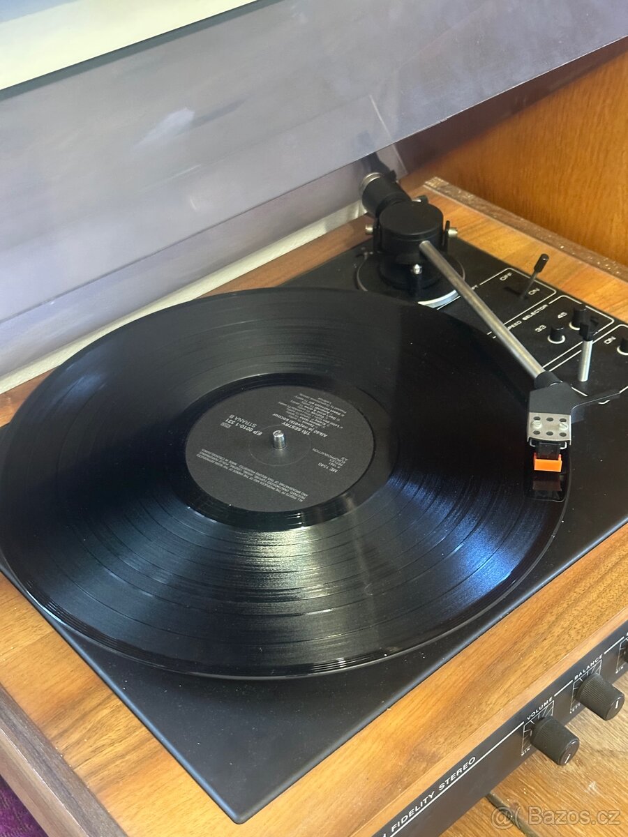 Gramofon Tesla NZC 420+bedny - 3