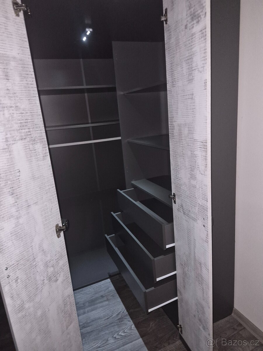 Rohová šatní skříň - 3