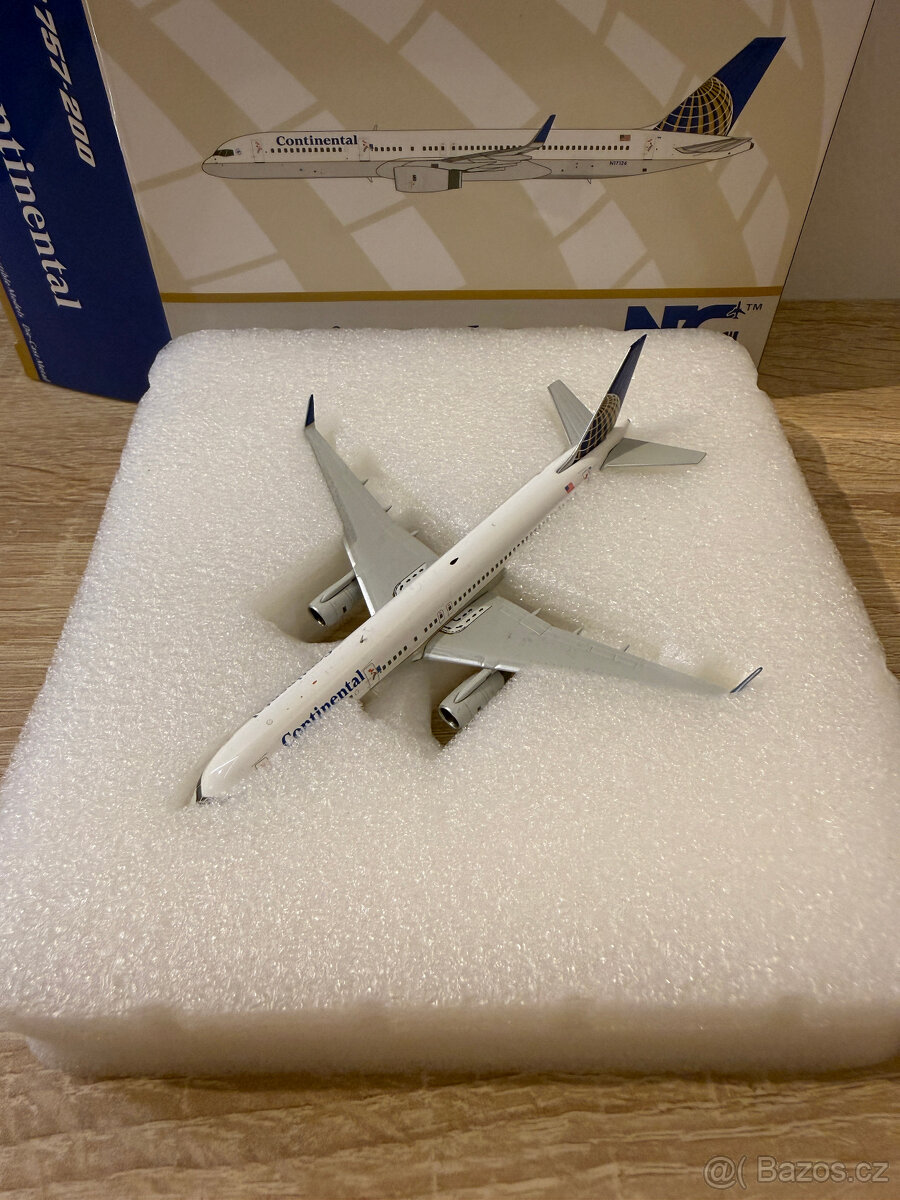 Model letadla 1:400 Boeing 757-200 - 3