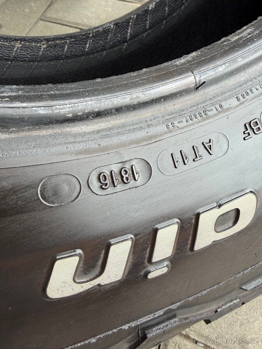 1x BFGoodrich all-terrain T/A KO2 285/70 r17 - 3