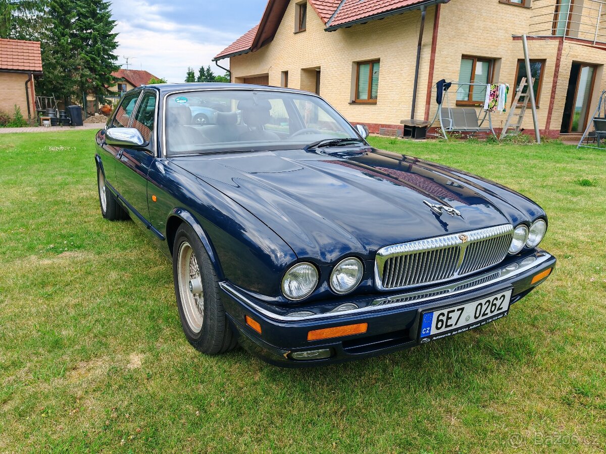 Jaguar Daimler Double Six - XJ12 - 3