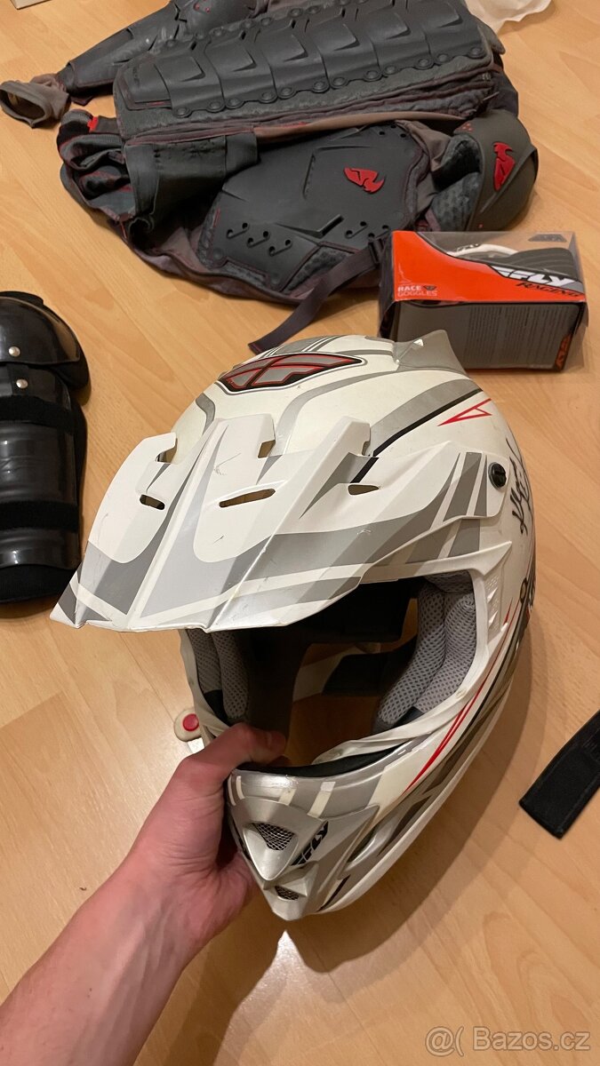 Helma Fly Racing L + brýle - 3
