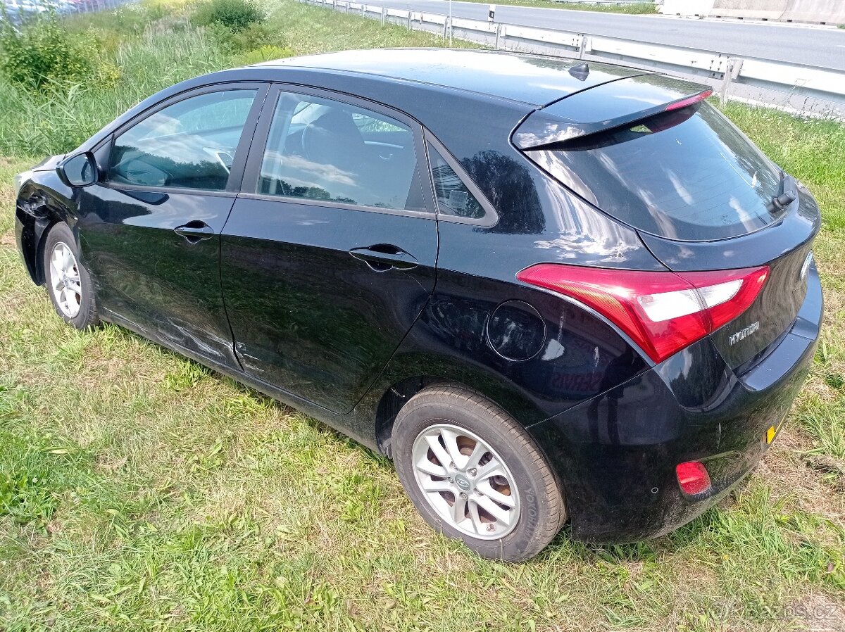 Hyundai i30 1.6 CRDi blue drive active náhradní díly - 3