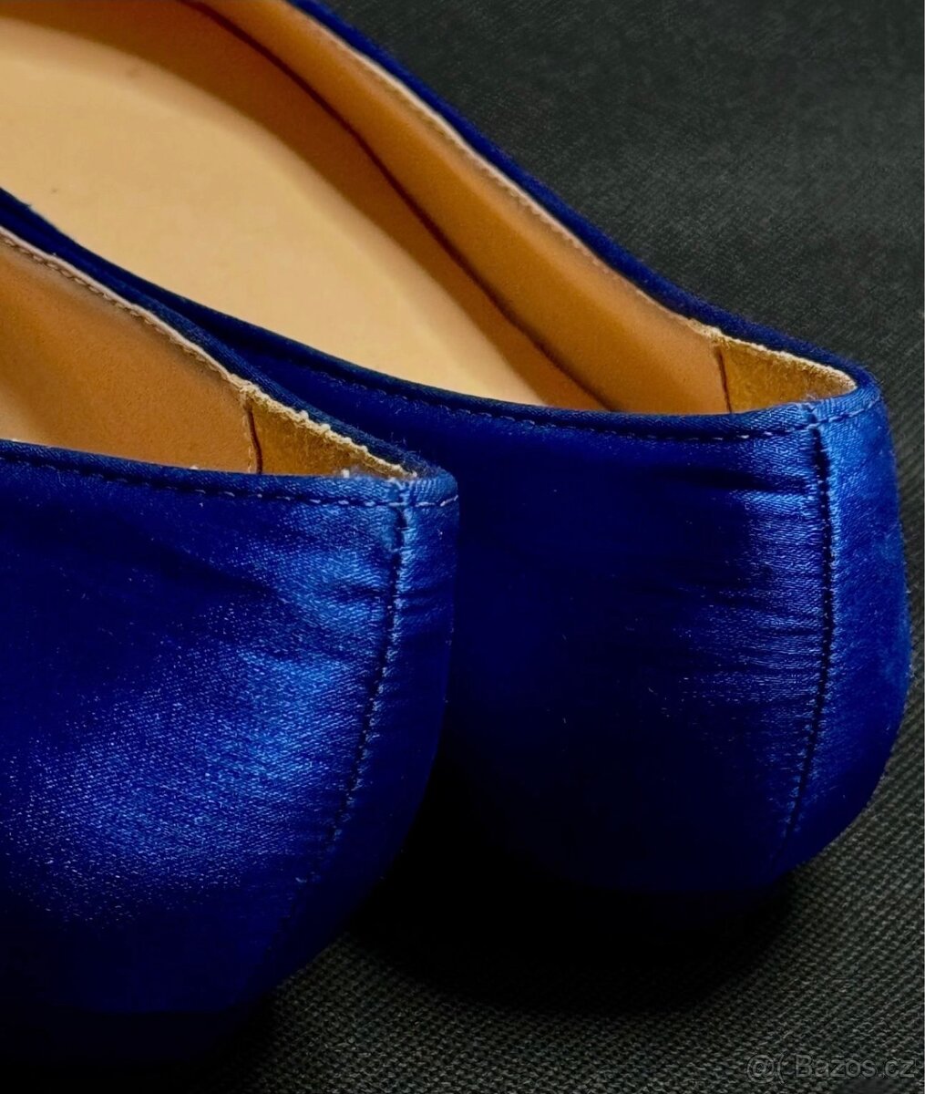 MANOLO BLAHNIK🧿 - 3