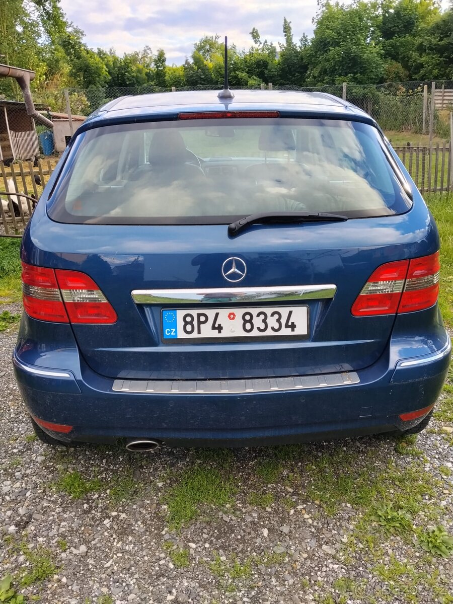 "KRÁSNÝ" Mercedes Benz B200 - 3