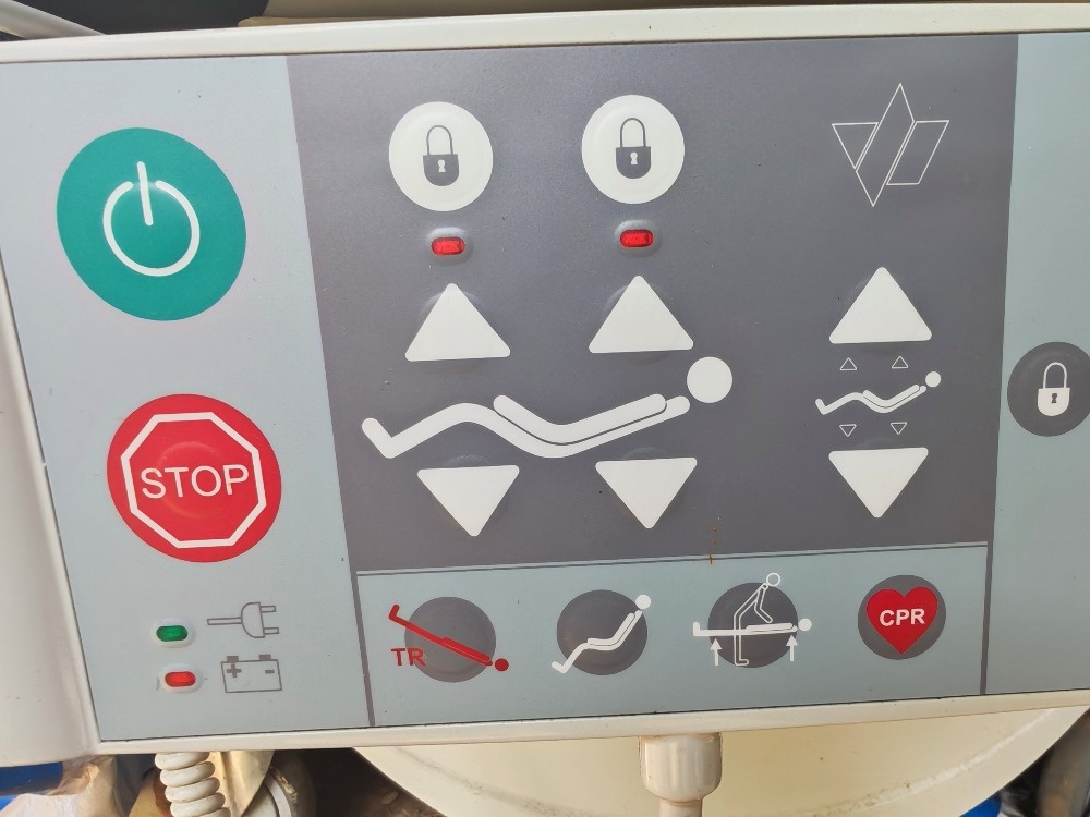 Nemocniční elektrická polohovací postel Linet - 3