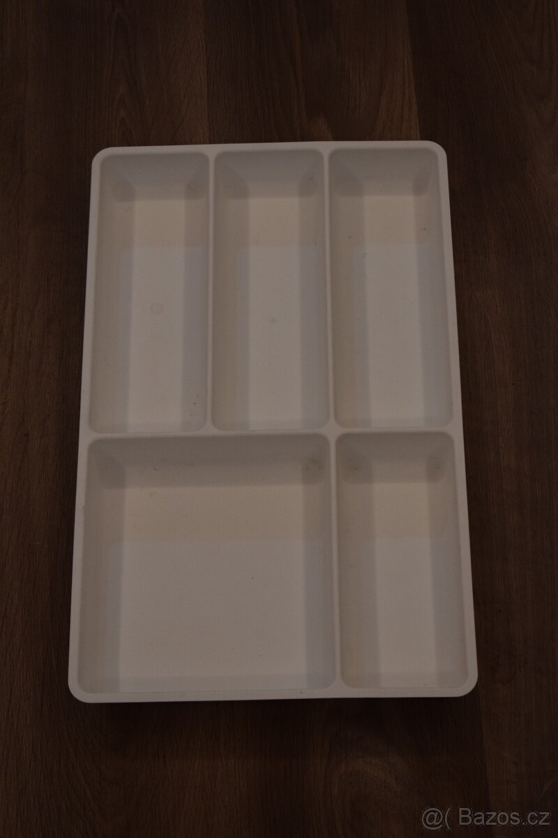 sadrová dáma s knihou - 3