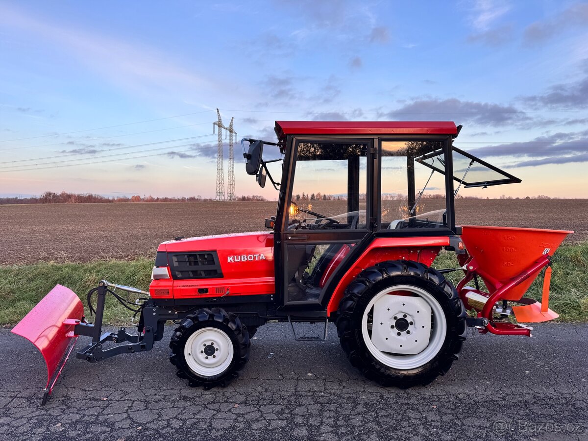 Malotraktor KUBOTA GL21 vyhřívaná kabina • radlice + sypač - 3