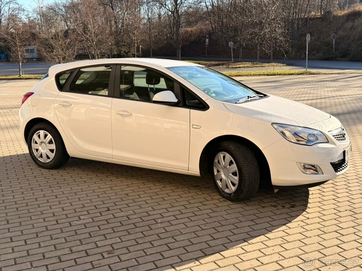 OPEL ASTRA 1.4i 74kW 7/2010 ALU, Klima, Původ ČR, L/Z kola - 3