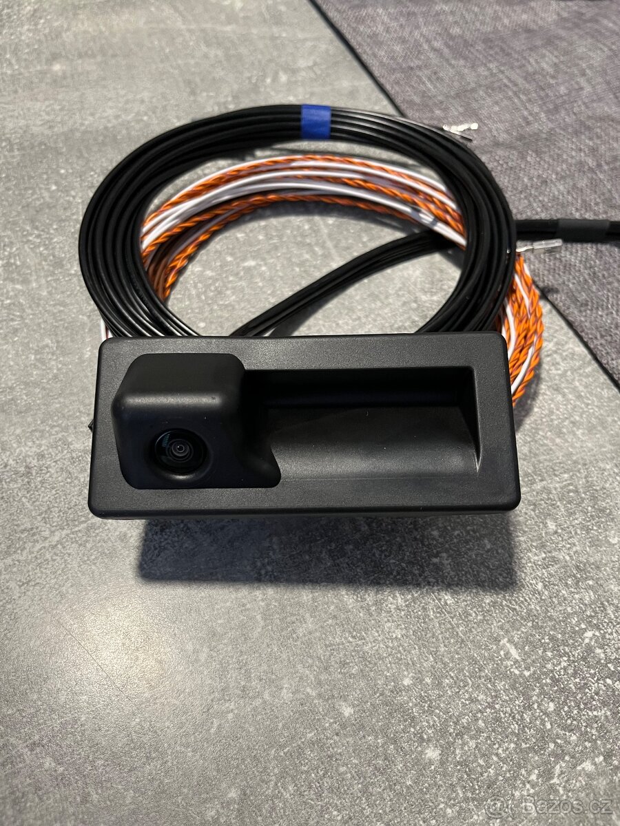 Zpětná parkovací kamera High Škoda Superb 3 / Octavia 3 - 3