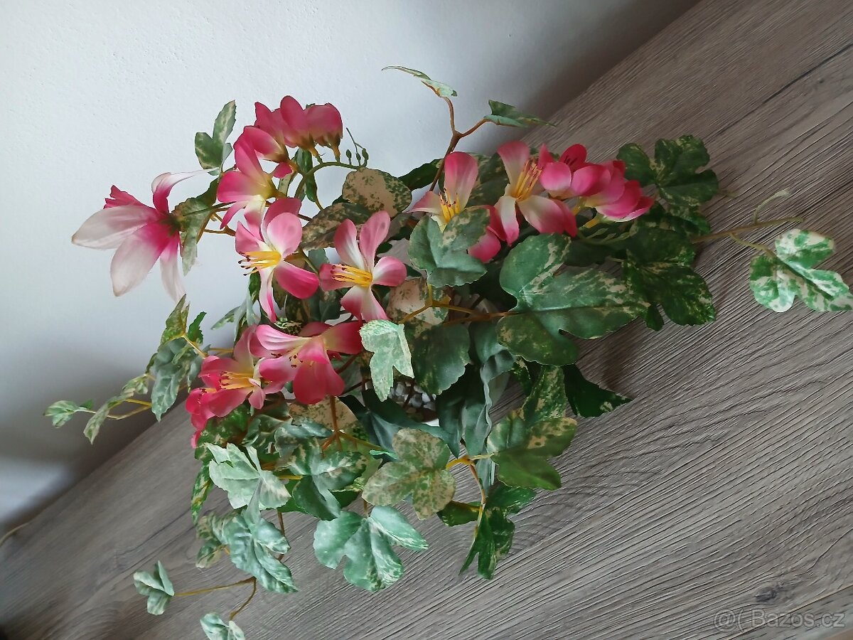 Umělá rostlina s květy - 3