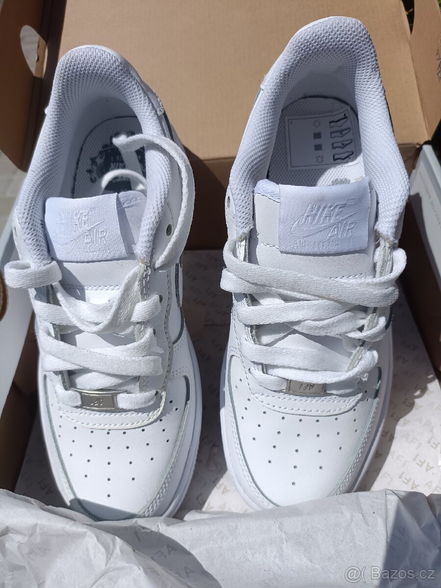 NIKE AIR FORCE 1 - 3