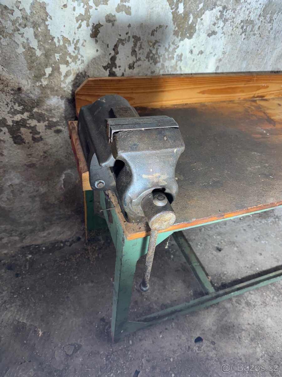 Dílenský ponk se svěrákem - 3