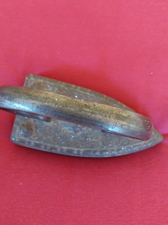 Starožitná ocelová nahřívací žehlička - 3