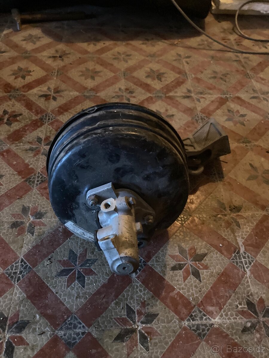 Bmw e34 v8 - posilovač brzd - 3