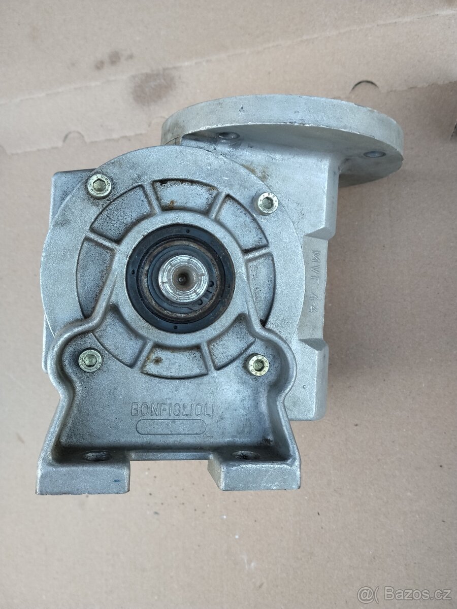 Uhlová prevodovka 1:35 - 3