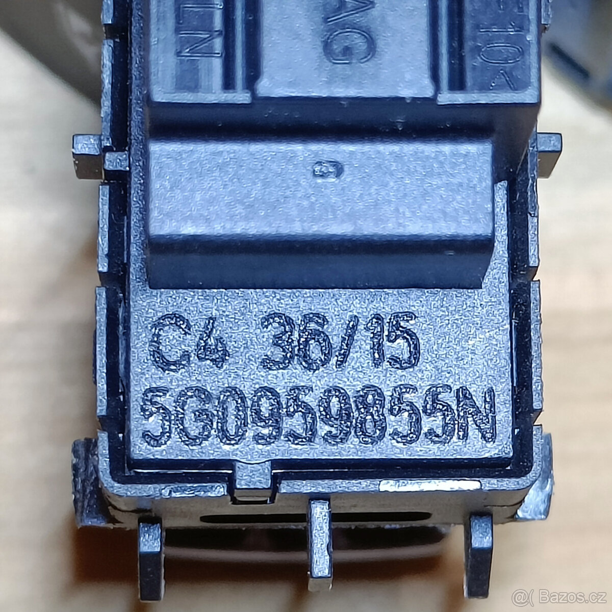 VW spínač stahování okna 5G0959855N - 3
