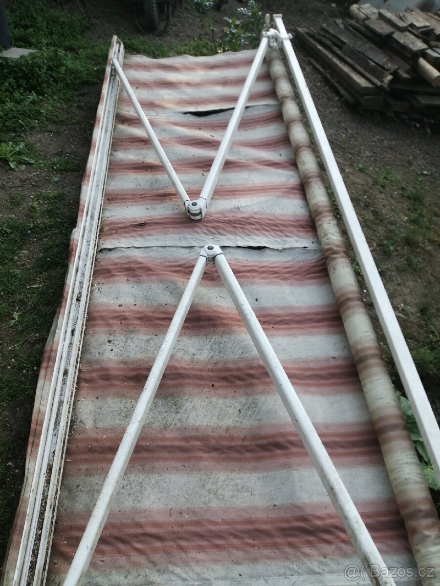 Markýza na zeď - 3