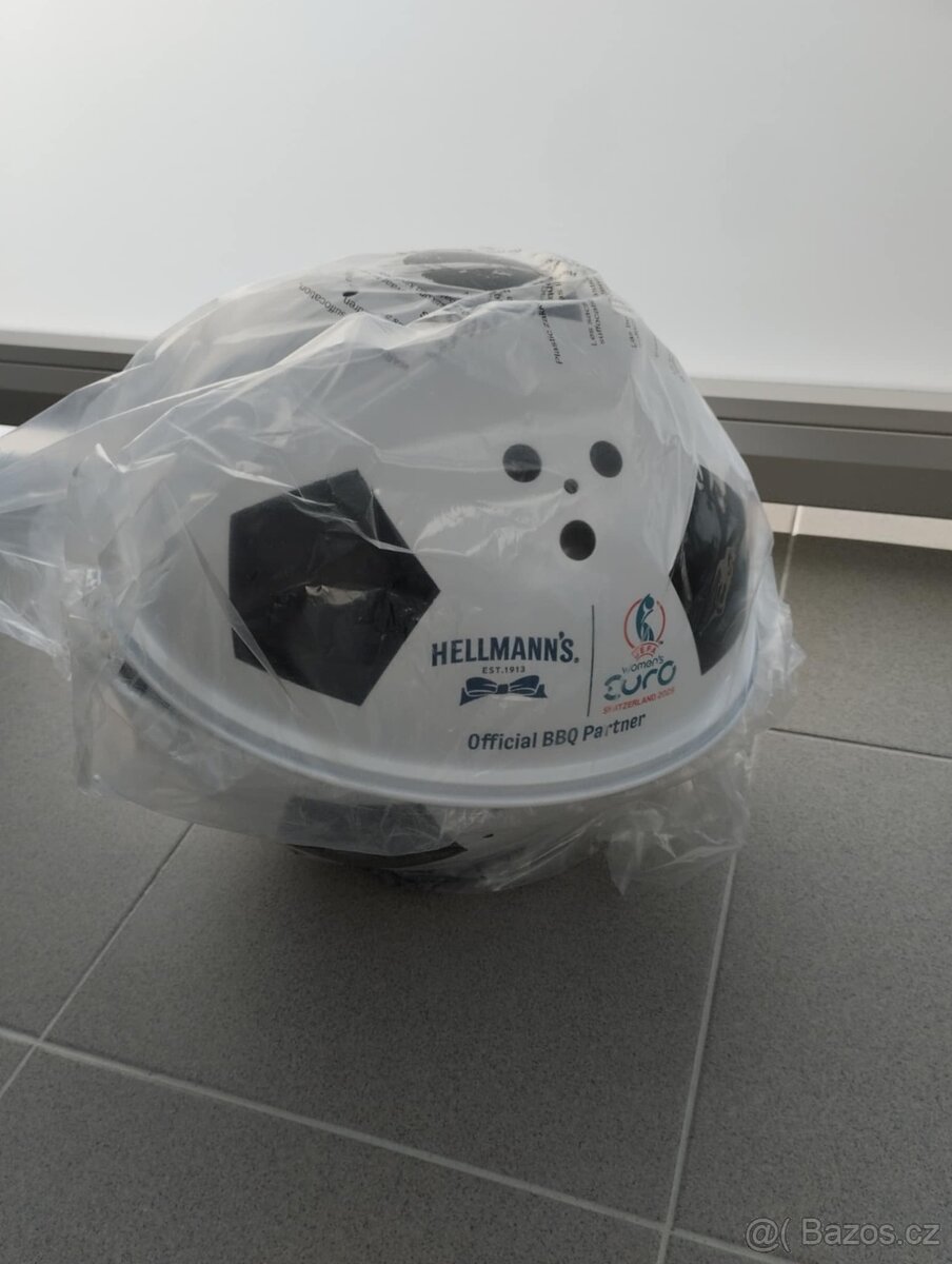 Uefa euro 2025 gril - 3