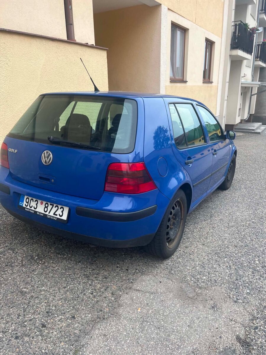 GOLF 4 - 3