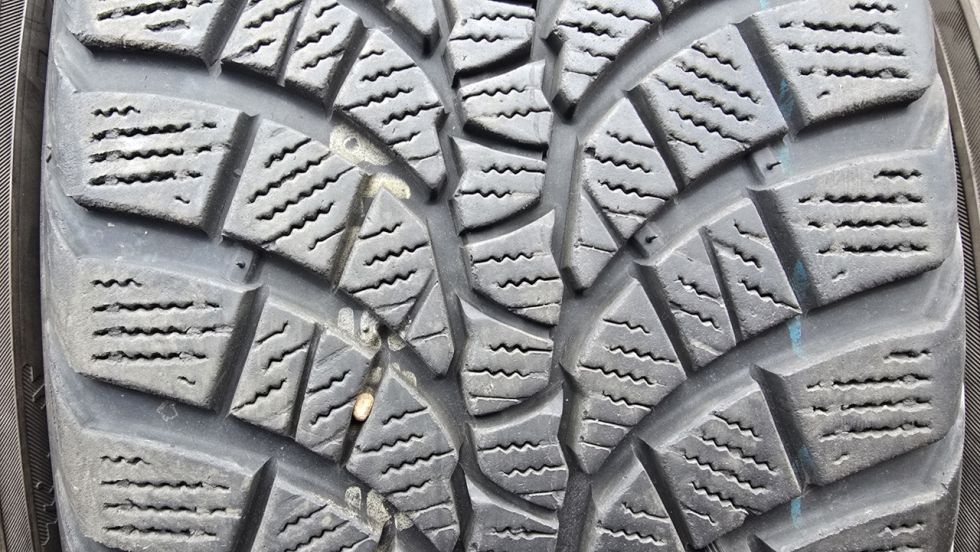 Zimní pneu 235/45/18 Kumho - 3