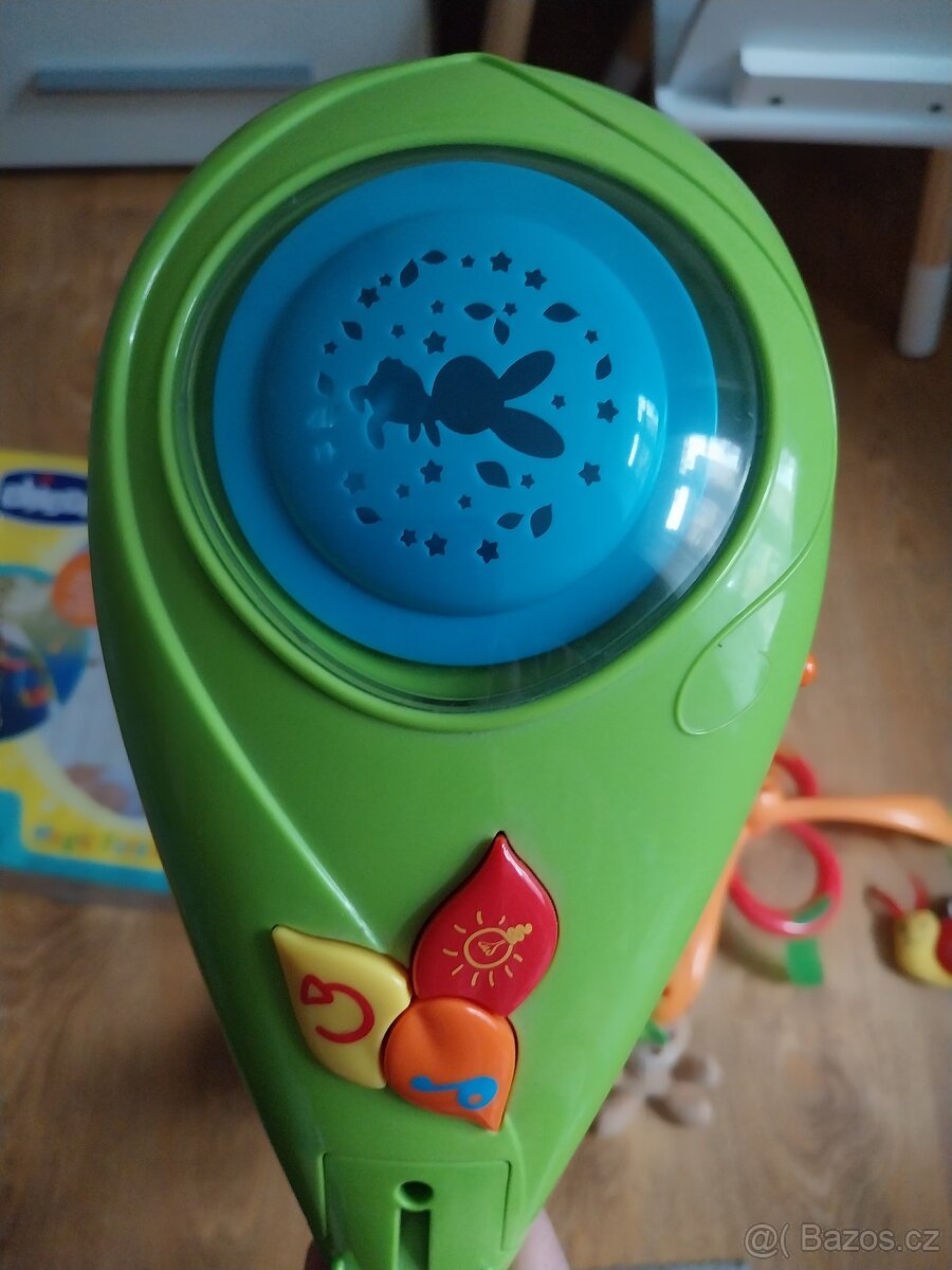 Kolotoč nad postýlku s hudbou a projektorem - 3